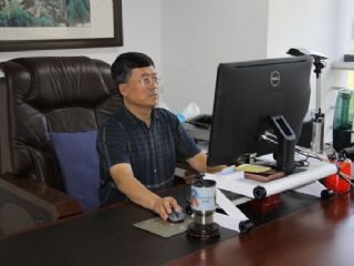 法國(guó)嘉賓慕名來(lái)訪，康斯特以誠(chéng)相待